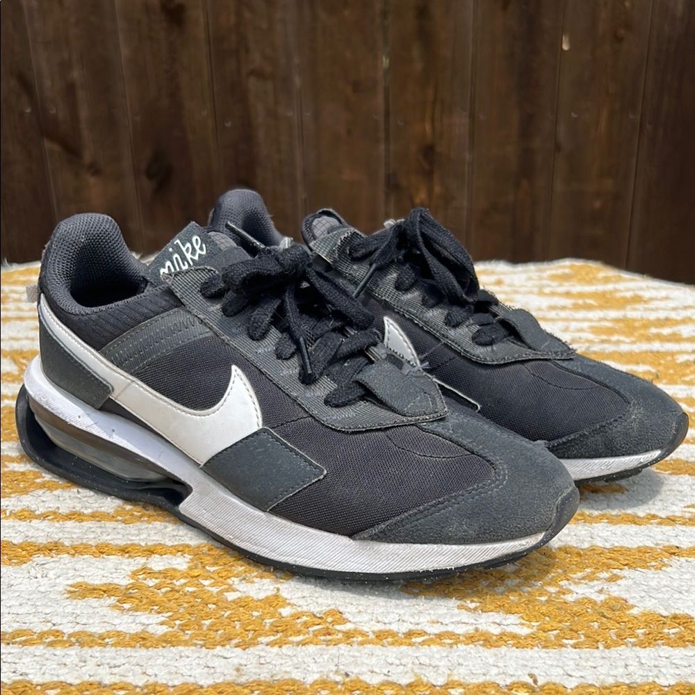 Nike Air Max Pre Day Black and White Casual Sneakers Sleek Design Men’s Casual